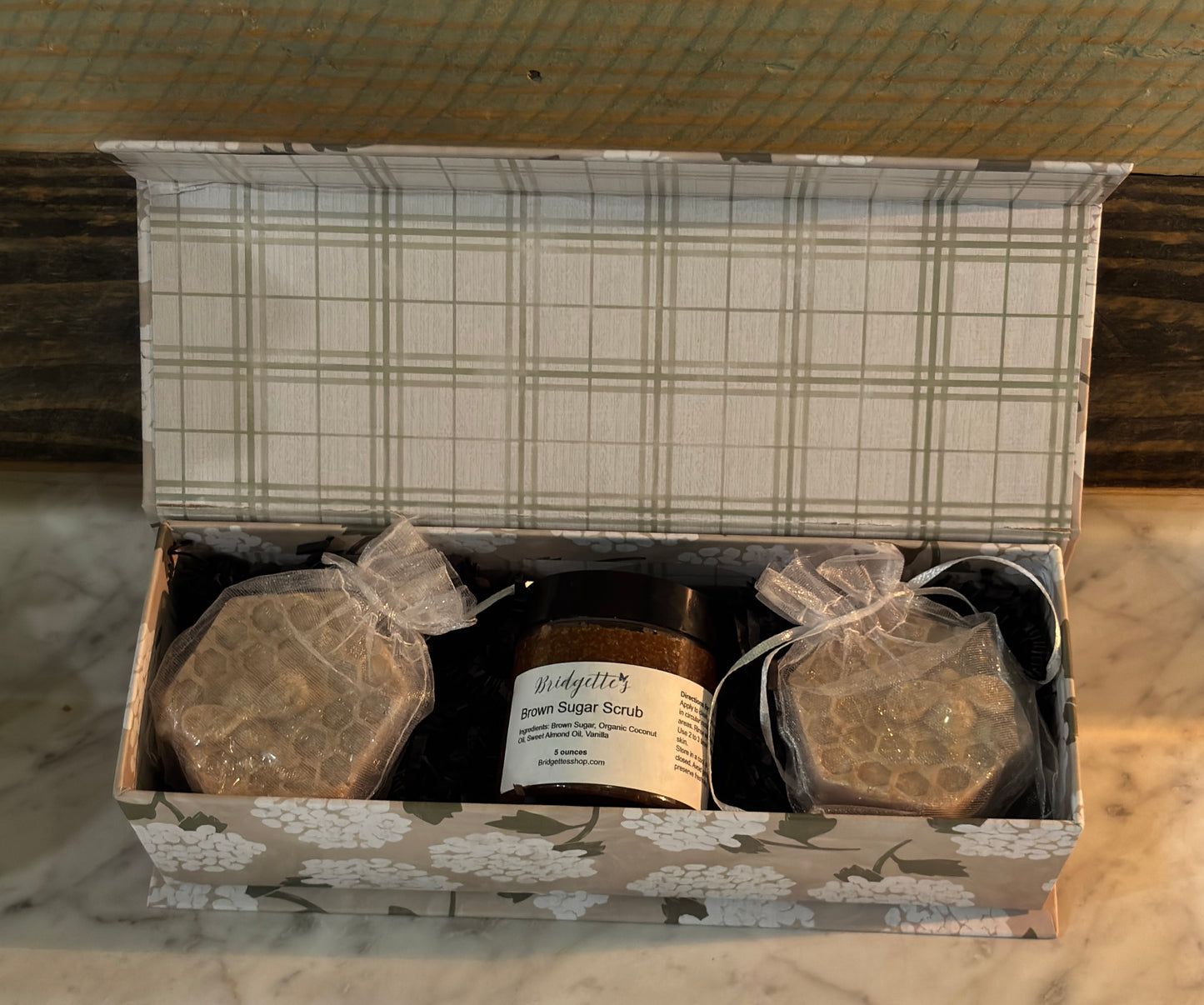 Gift Set Goat Milk Honey Comb Bar Soap with Honey and Oats and Brown Sugar Scrub