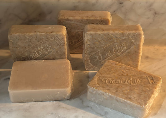 Exfoliating Goat Milk Bar Soap: Honey and Oats