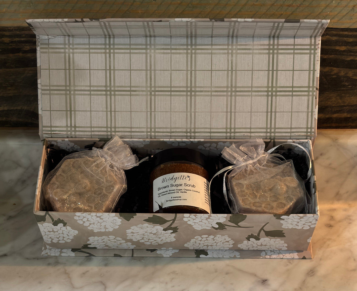 Gift Set Goat Milk Honey Comb Bar Soap with Honey and Oats and Brown Sugar Scrub